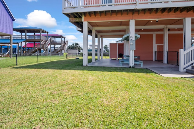 view of yard featuring a patio area