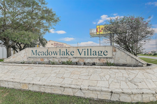 view of community / neighborhood sign