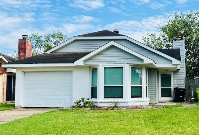 view of front facade featuring a garage and a front yard