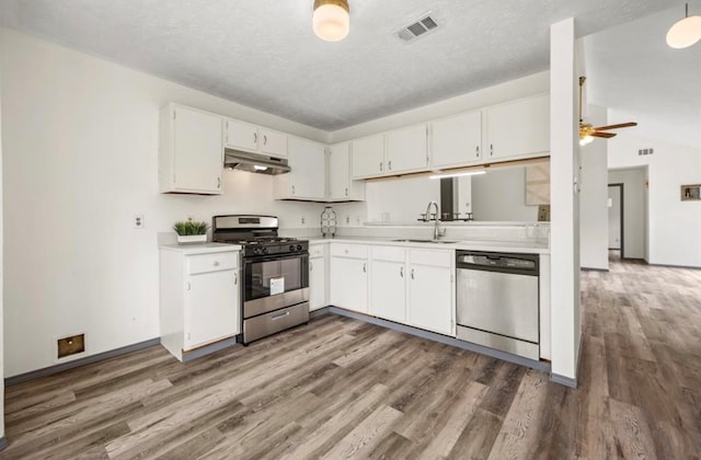 kitchen featuring ceiling fan, white cabinets, sink, dark wood-type flooring, and appliances with stainless steel finishes