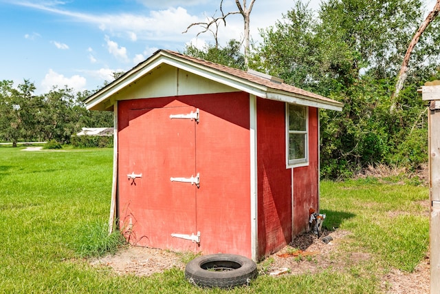 view of outdoor structure with a lawn