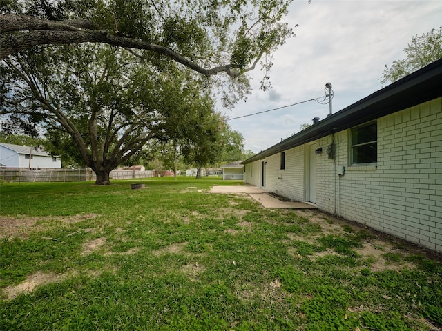 view of yard featuring a patio