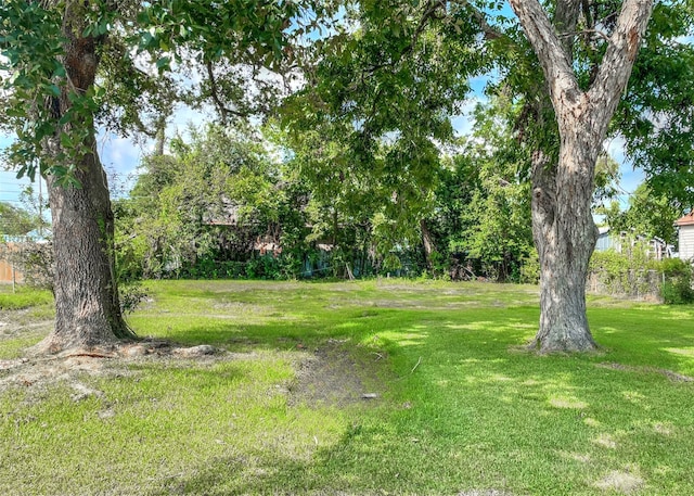 Listing photo 2 for 504 E Pearce St, Baytown TX 77520