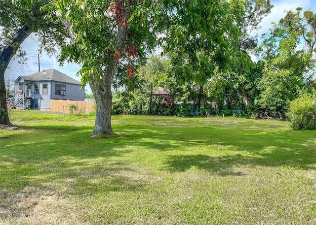 Listing photo 3 for 504 E Pearce St, Baytown TX 77520