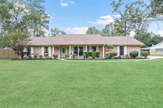 single story home with a front lawn