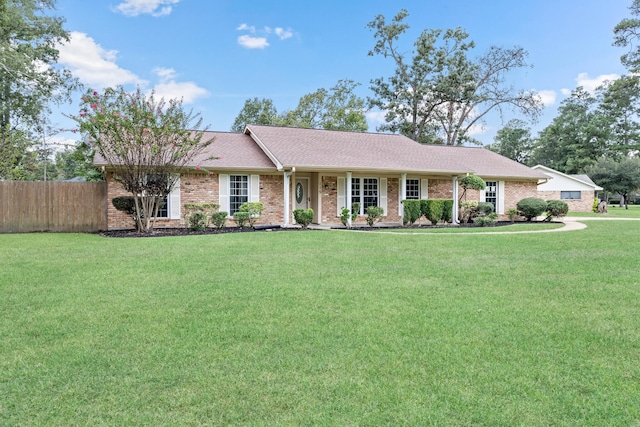 single story home with a front lawn