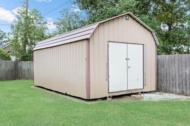 view of outdoor structure featuring a yard