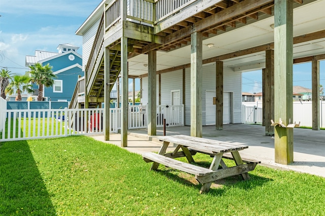 view of yard featuring a patio area