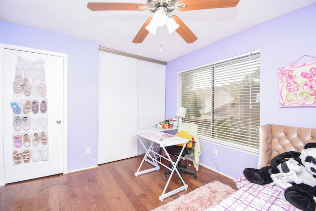 interior space with dark wood-type flooring, ceiling fan, and a textured ceiling