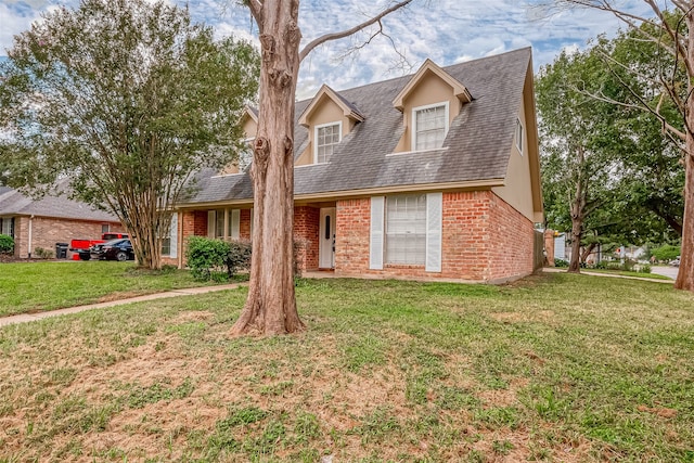 view of front facade with a front lawn