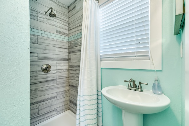 bathroom with sink