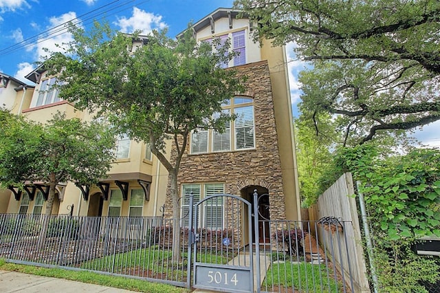 view of front of house