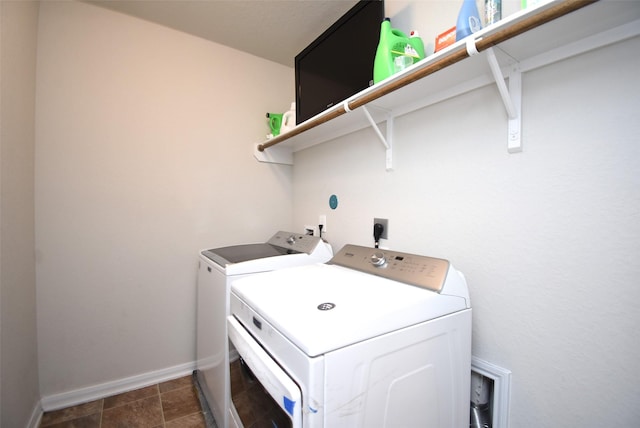 washroom with laundry area, independent washer and dryer, and baseboards