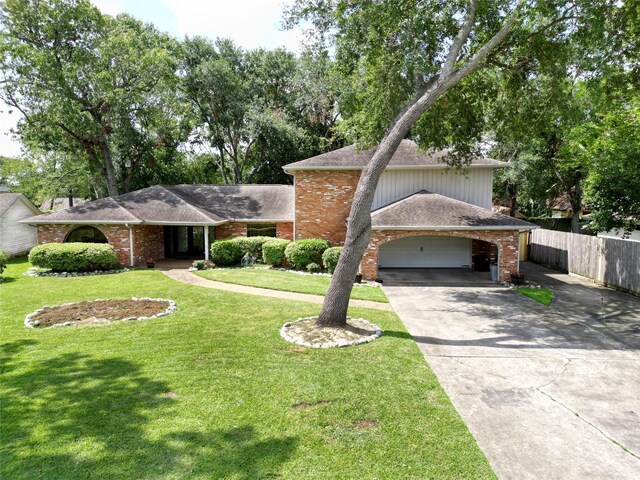 view of front of property featuring a front yard and a garage