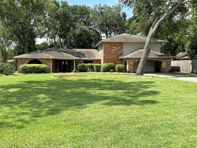 view of front of home featuring a front lawn