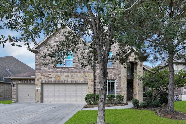 view of front facade featuring a garage and a front yard