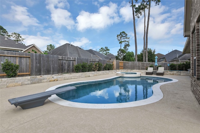 view of pool featuring an in ground hot tub, a patio area, and a diving board