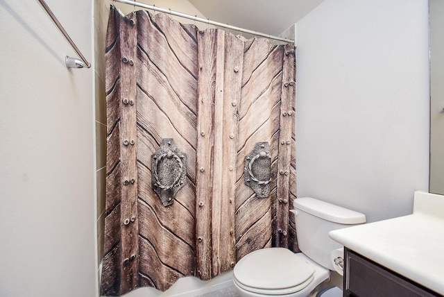 full bath featuring vanity, curtained shower, and toilet