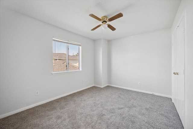 carpeted empty room featuring ceiling fan