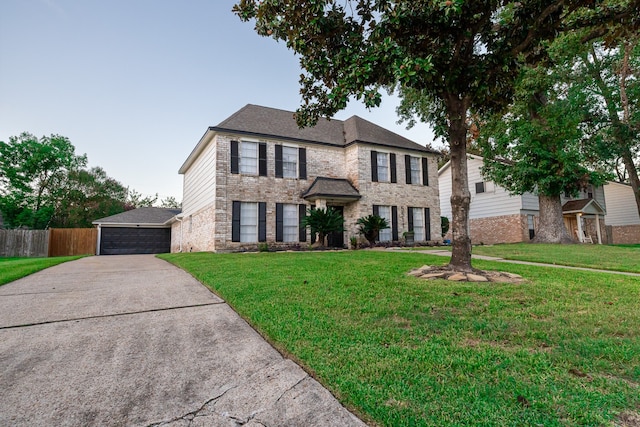 view of front facade featuring a front lawn