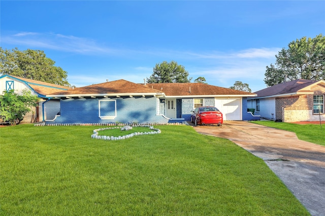 ranch-style home featuring a front lawn