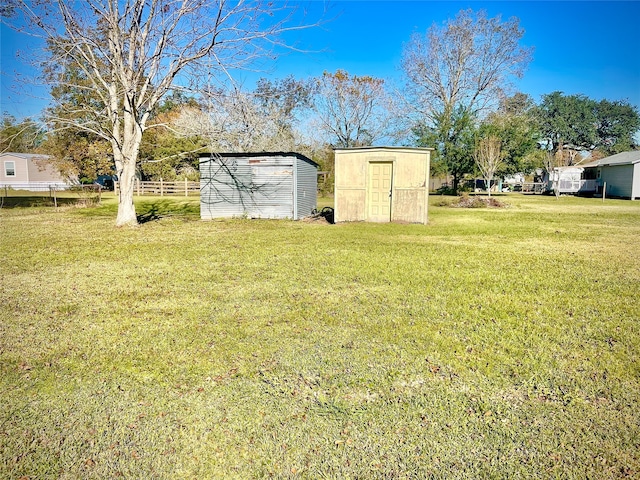 view of yard with a shed