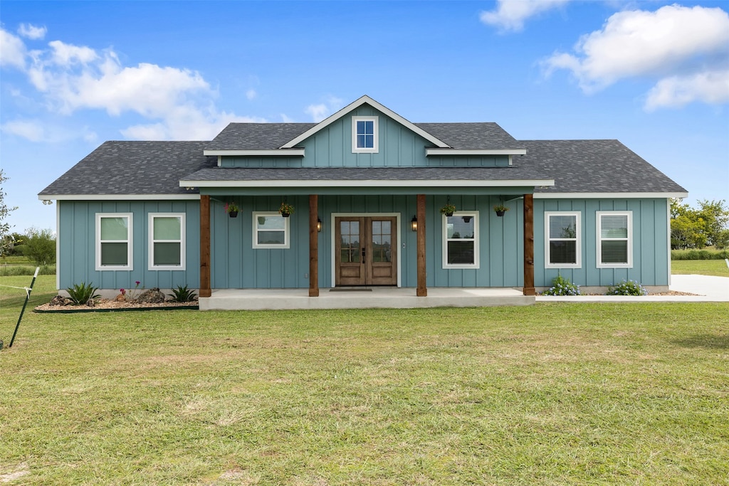 view of front facade featuring a porch and a front yard