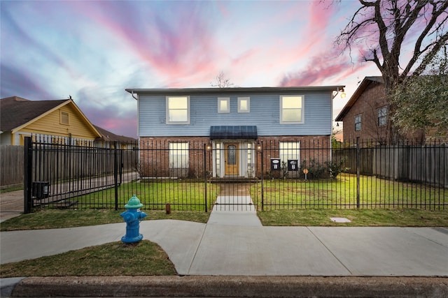 view of front of house featuring a yard