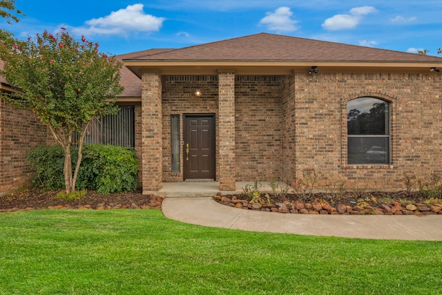 view of front of house featuring a front yard