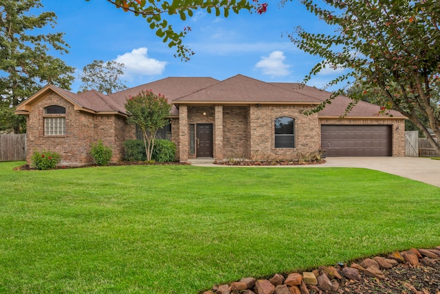 view of front facade featuring a front lawn and a garage