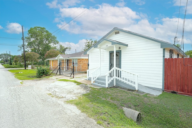 view of front of house with a front lawn