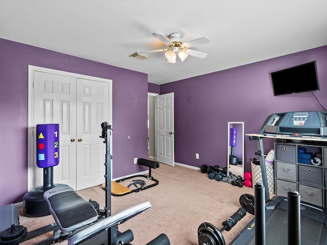 exercise room featuring carpet, visible vents, ceiling fan, and baseboards