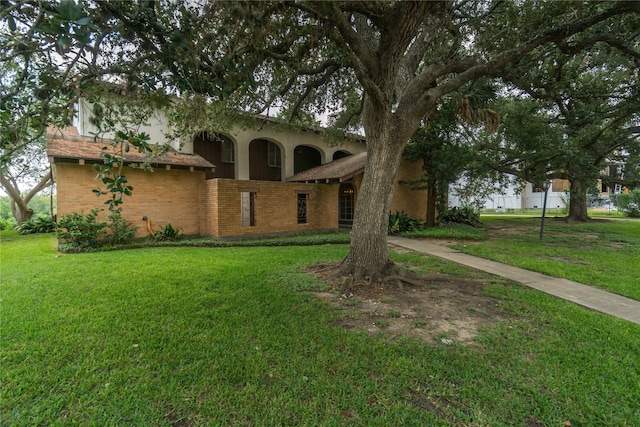 view of front of house with a front yard