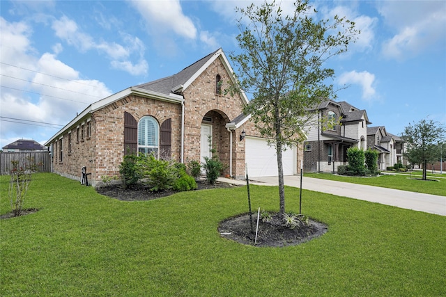 view of front of property featuring a front yard and a garage