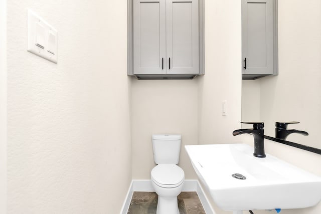 bathroom featuring toilet and sink