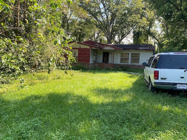 view of front of home with a front yard