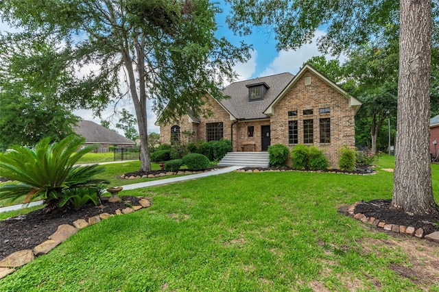 view of front of house with a front lawn