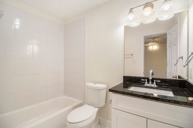 full bathroom with tiled shower / bath combo, vanity, toilet, and ceiling fan