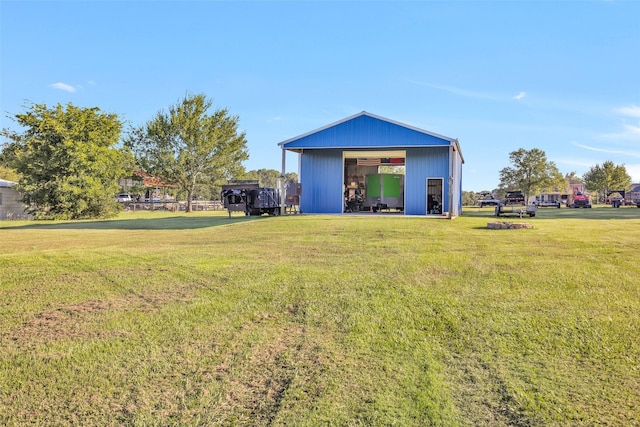 view of yard featuring an outdoor structure and a pole building