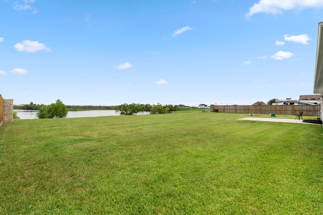 view of yard featuring a water view