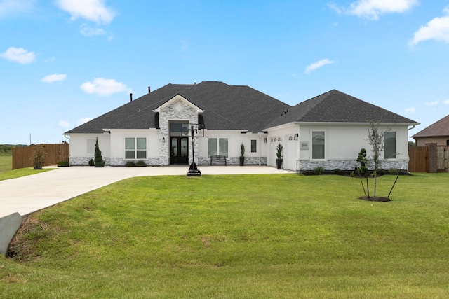 view of front facade featuring a front yard