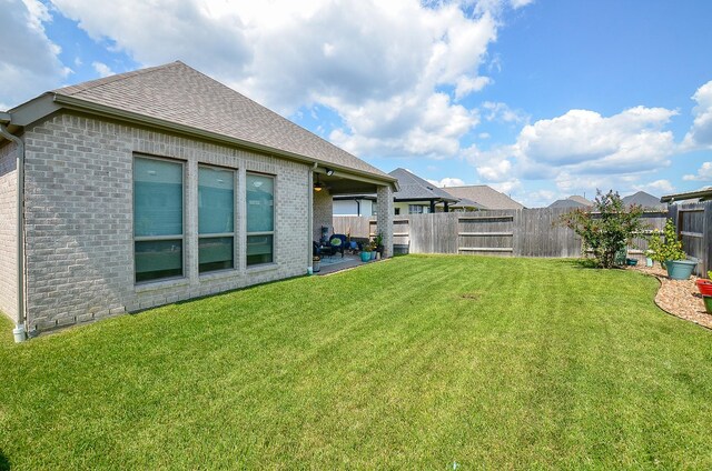 view of yard featuring a patio area