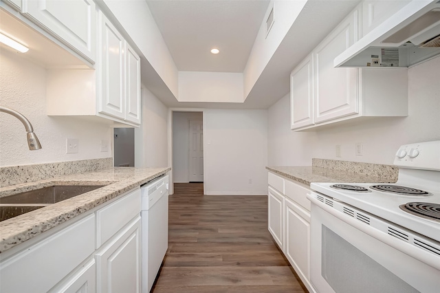 kitchen featuring wood finished floors, a sink, white appliances, under cabinet range hood, and visible vents