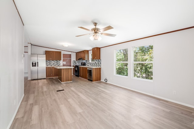 kitchen with decorative backsplash, stainless steel appliances, light wood-type flooring, a center island, and ceiling fan