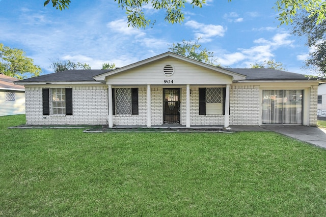 ranch-style home featuring covered porch and a front yard