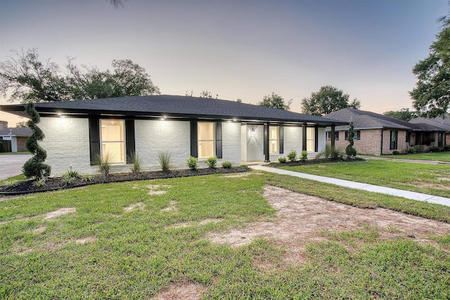 view of front of home featuring a yard