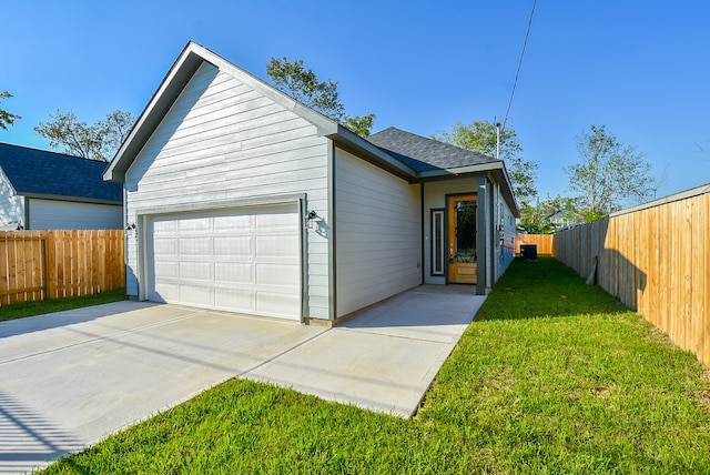 view of front of home featuring a front lawn and a garage