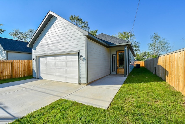view of front facade featuring fence, a front yard, and a garage