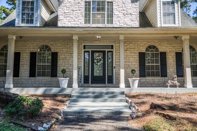 entrance to property featuring covered porch