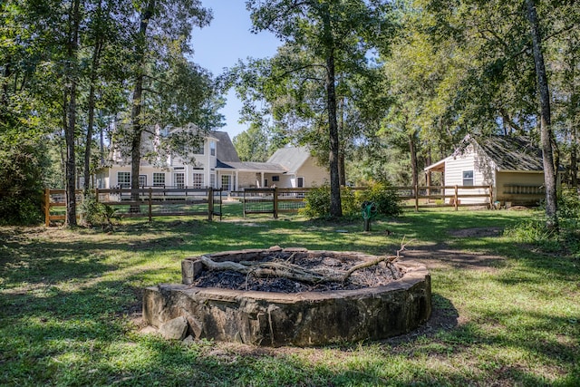 view of yard featuring a fire pit